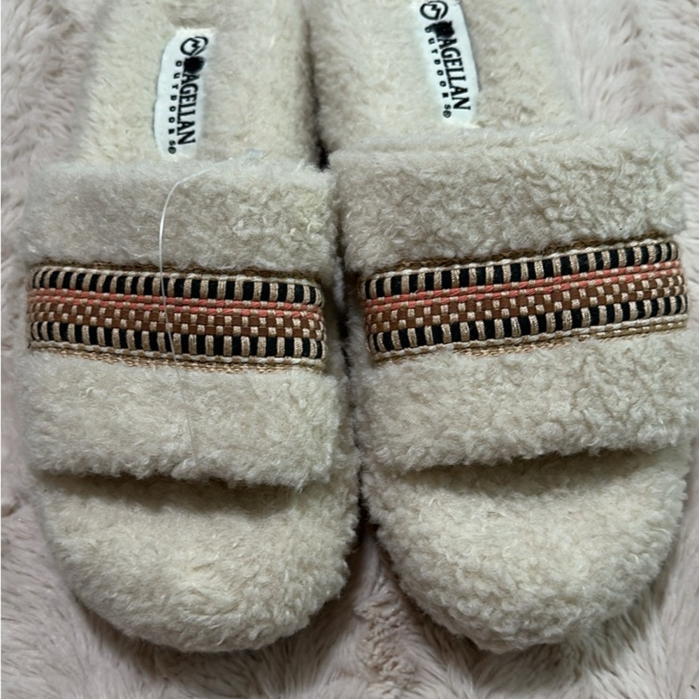 Magellan Outdoors Beige Fuzzy Women's Slippers
